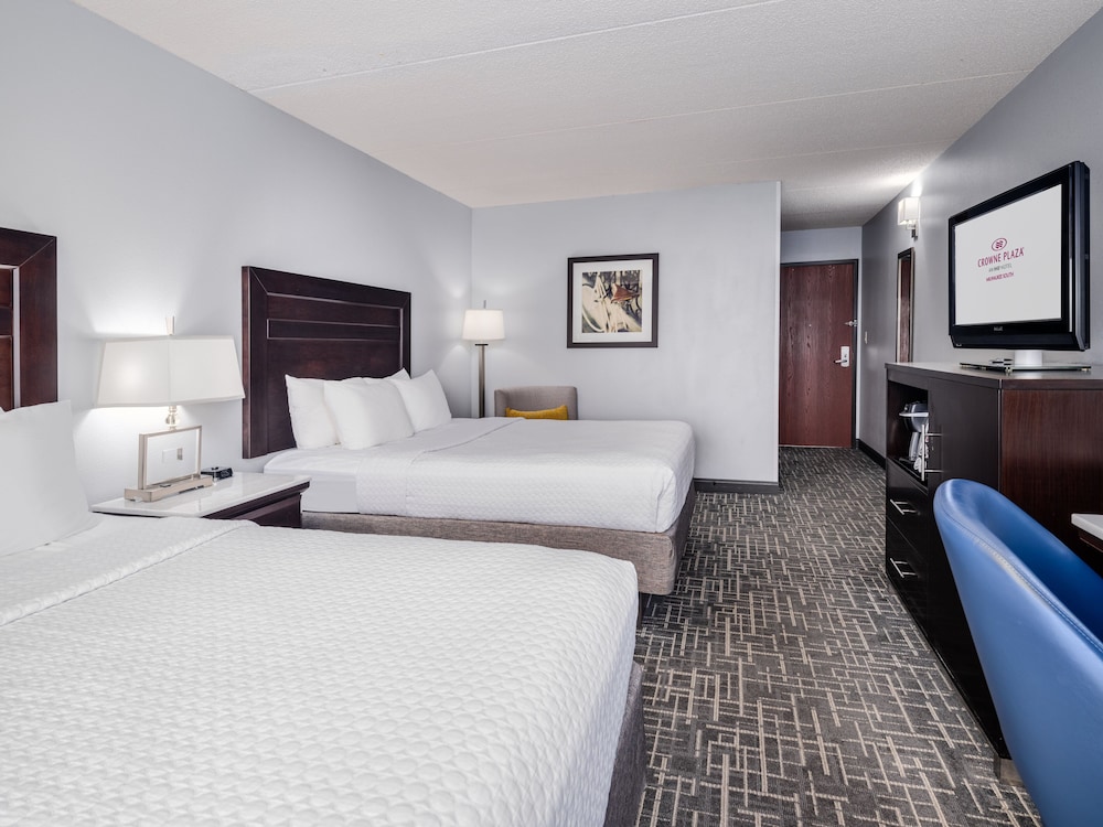Crowne Plaza Milwaukee Airport by IHG - photo 18