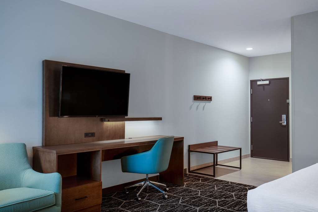 La Quinta Inn & Suites by Wyndham Centralia - photo 49