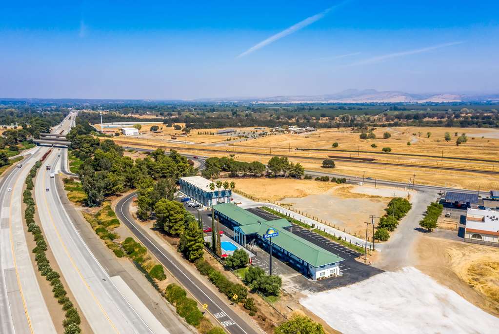 Days Inn by Wyndham Red Bluff - photo 5