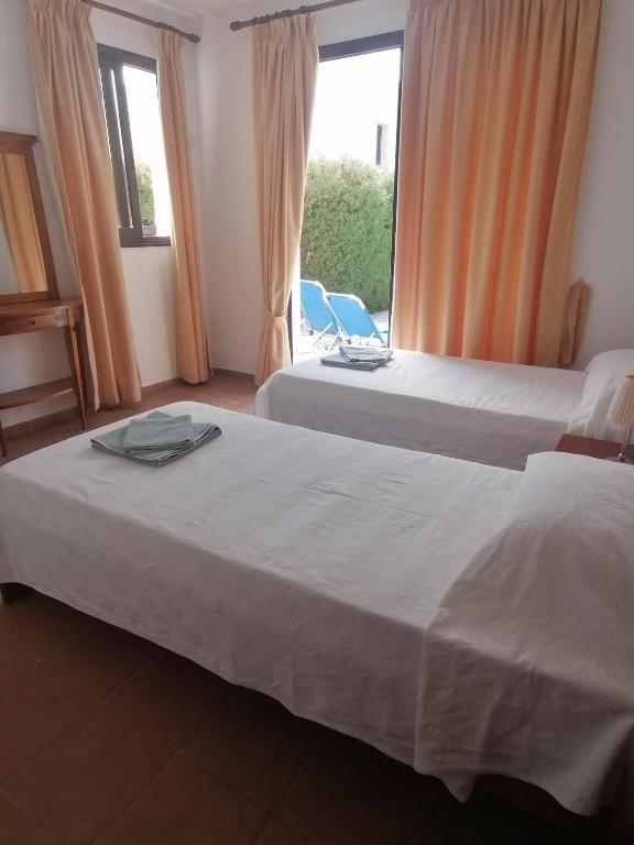 Spacious 3 bedroom villa private pool