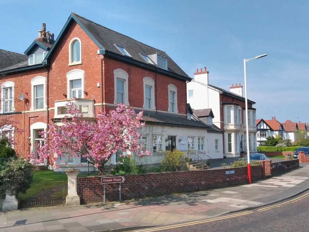 The Shelbourne Apartments — 4-Star Luxury Hotel in Southport, United Kingdom