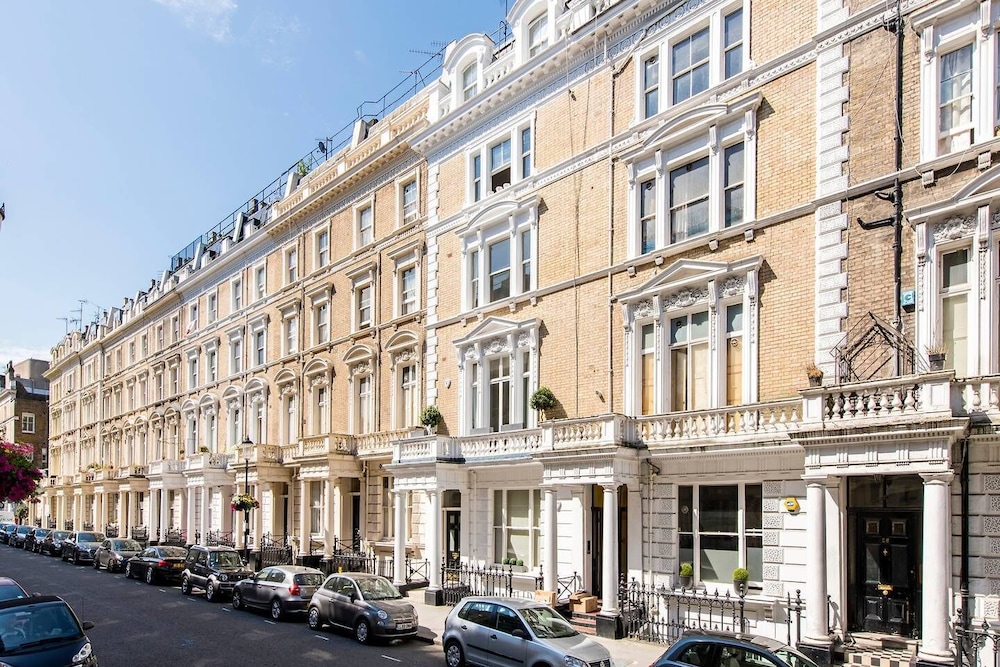The Notting Hill Residence 2 BR Apartment Close to Hyde Park — 4-Star Luxury Hotel in London, United Kingdom