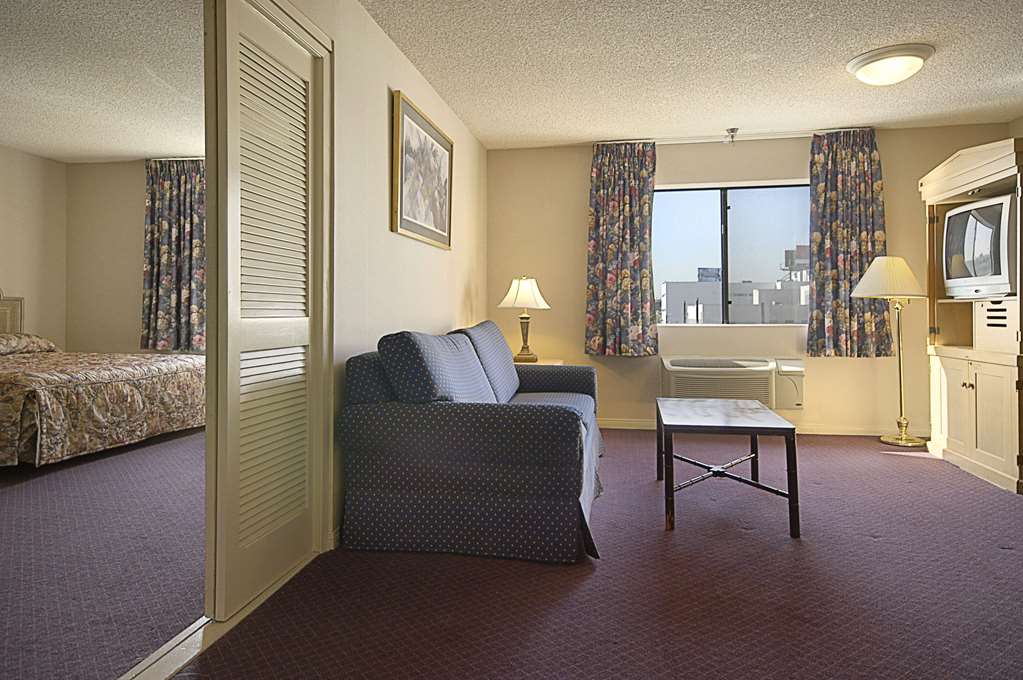 Ramada by Wyndham Los Angeles Koreatown West - photo 15