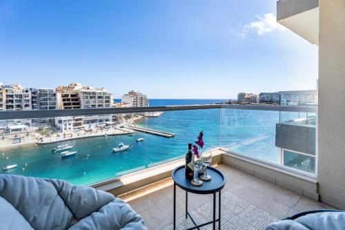 Scenic view 2BR flat in St Julian's Bay by Arco Collection — 4-Star Luxury Hotel in San Giljan, Malta