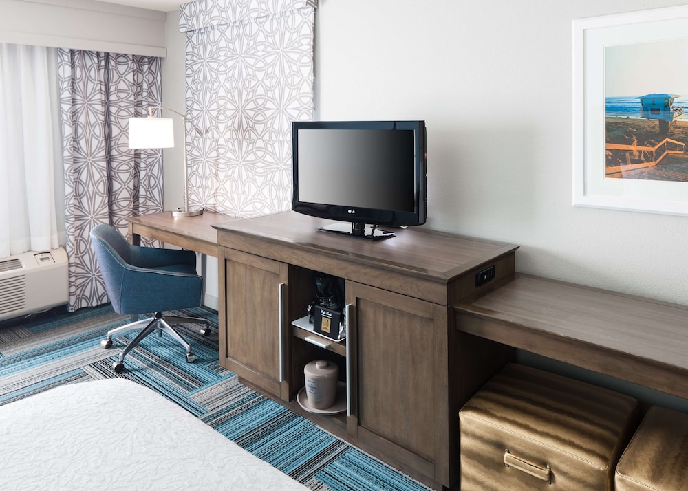 Hampton Inn San Diego Downtown - photo 10