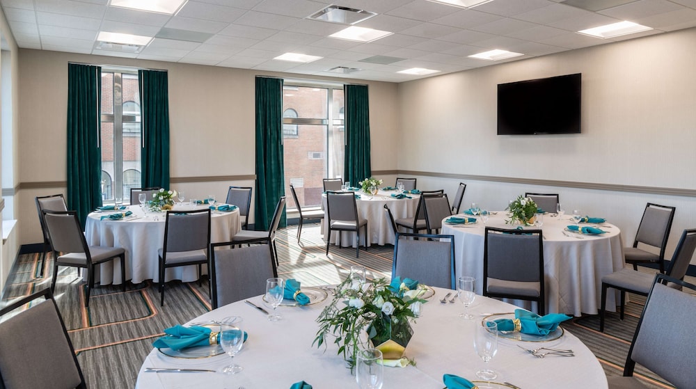 Hilton Garden Inn Flint Downtown - photo 40