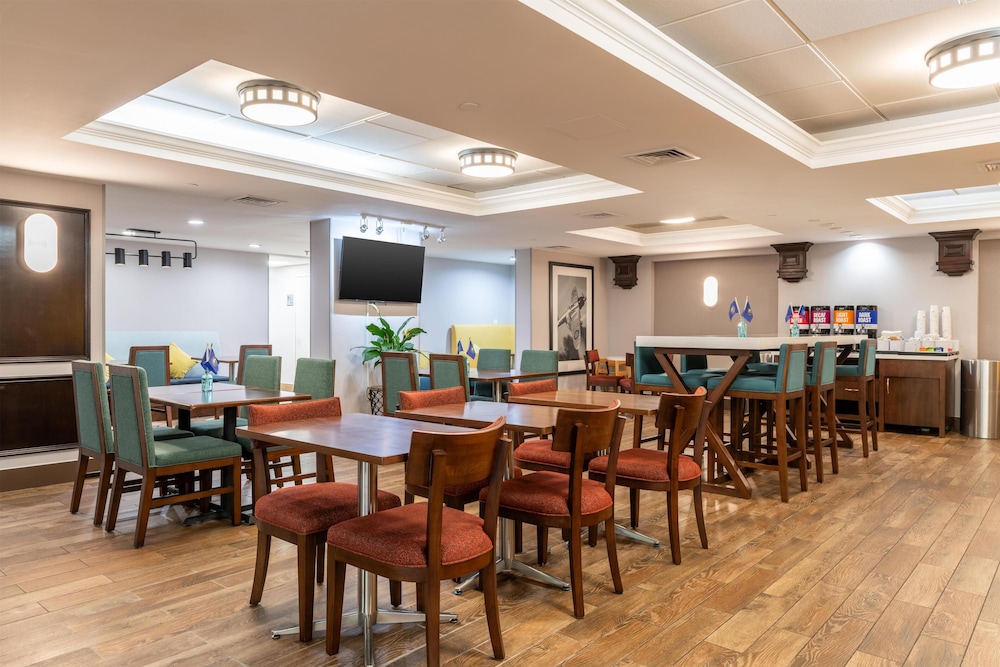 Hampton Inn Portsmouth Central - photo 66
