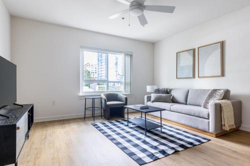 Downtown Bellevue 2BR w WD Rooftop nr all SEA 141 — 4-Star Luxury Hotel in Bellevue, United States