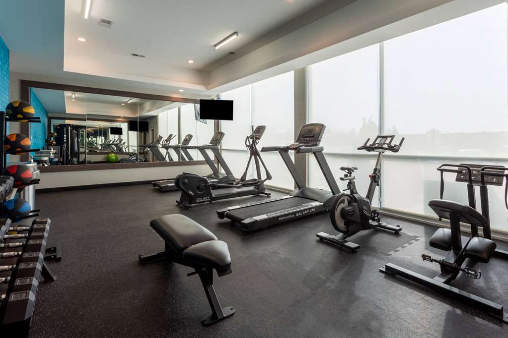 La Quinta Inn & Suites by Wyndham Shorewood - photo 11