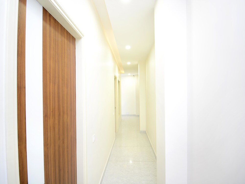 Oyo 33009 Hotel Nido