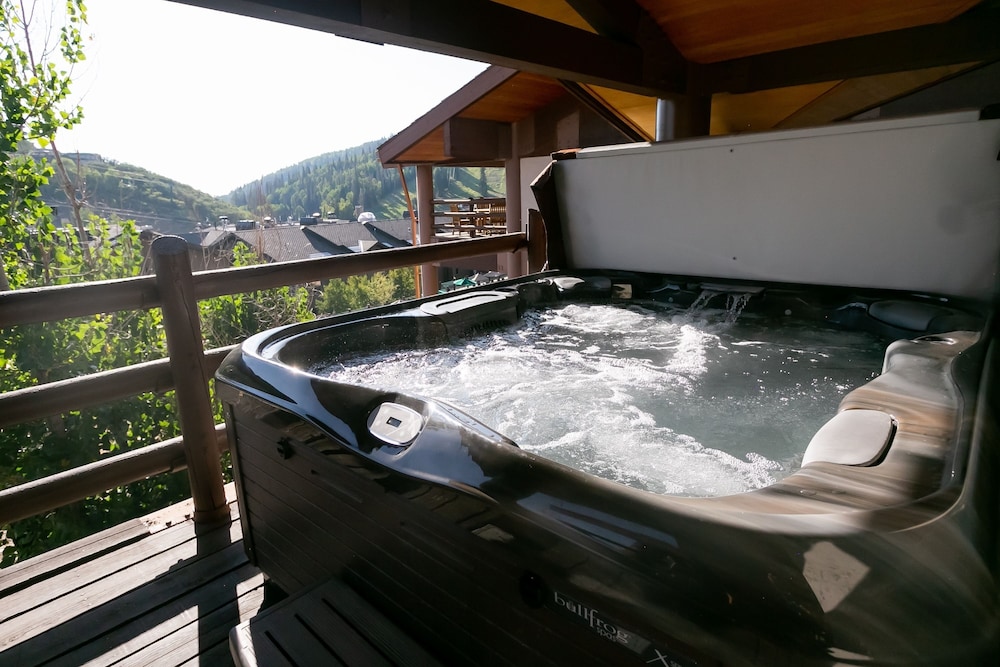 One Bedroom Townhouse with Hot Tub 1 Apartment Hotel by RedAwning - photo 11
