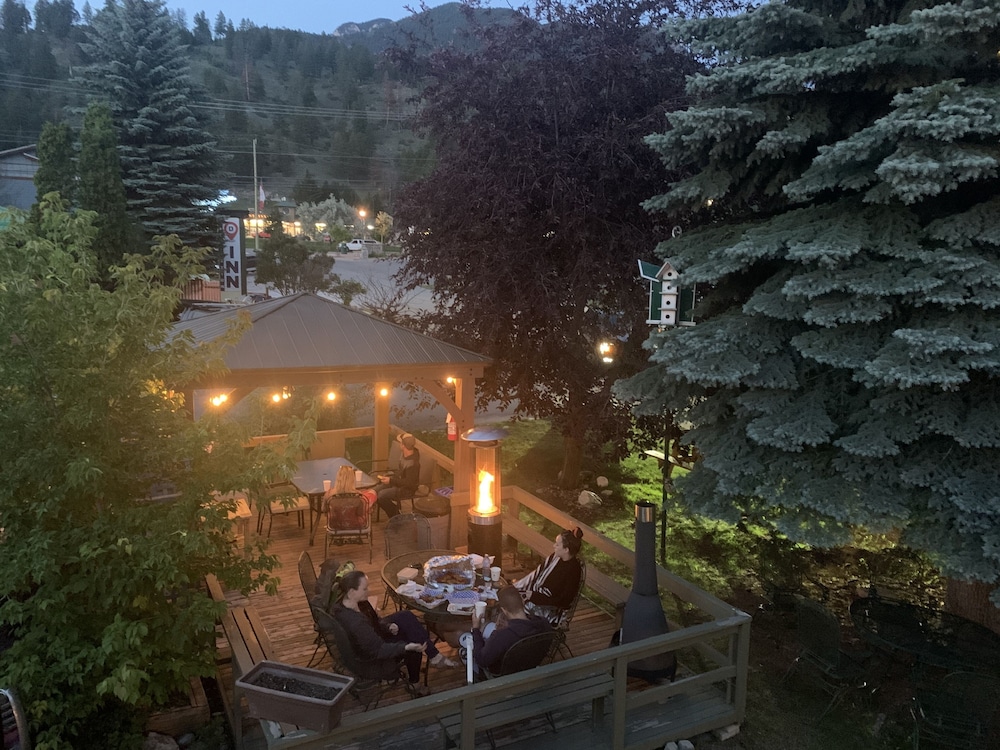 Destination INN - carbon neutral hotel in Banff