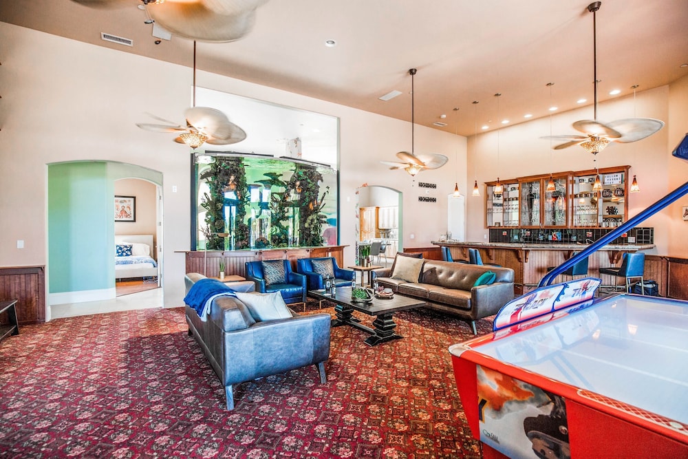 Mermaid by Avantstay Private Estate w Pool Volleyball & Arcade - photo 23
