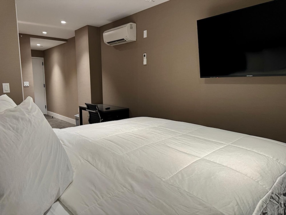 Rose Hotel Bronx - photo 4