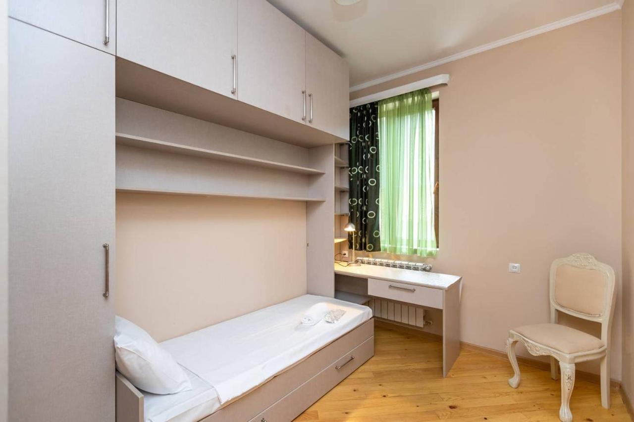 Wehost Duplex Near Rustaveli Avenue