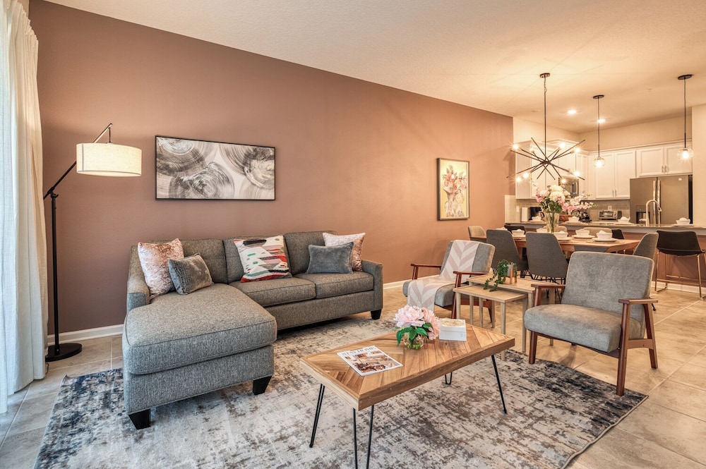 Champions Gates condos by UNE — 4-Star Luxury Hotel in Kissimmee, United States