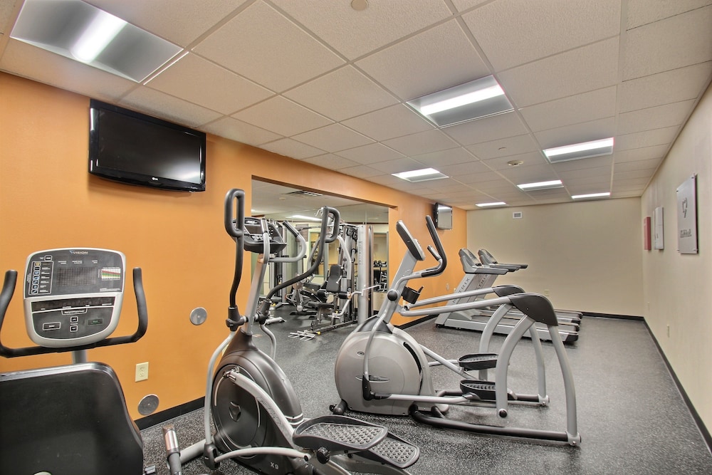 Comfort Suites Milwaukee Airport - photo 40