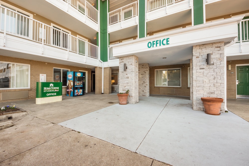 HomeTowne Studios by Red Roof Dallas Mesquite - photo 25