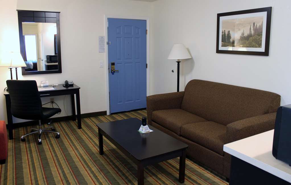 Best Western Visalia Hotel - photo 39