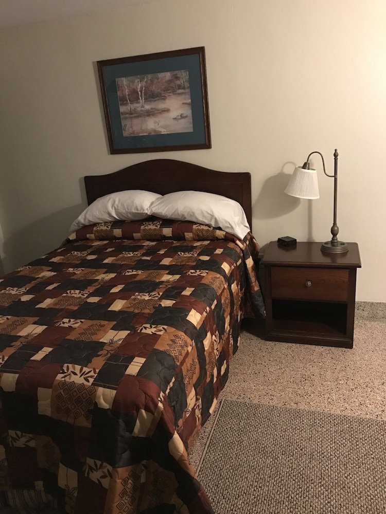 The Evergreen Motel - photo 57