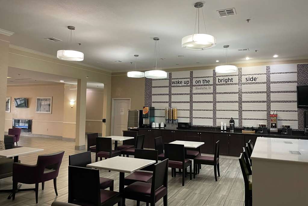 La Quinta Inn & Suites by Wyndham Waxahachie - photo 24