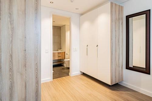 1 bed flat with Mountain view