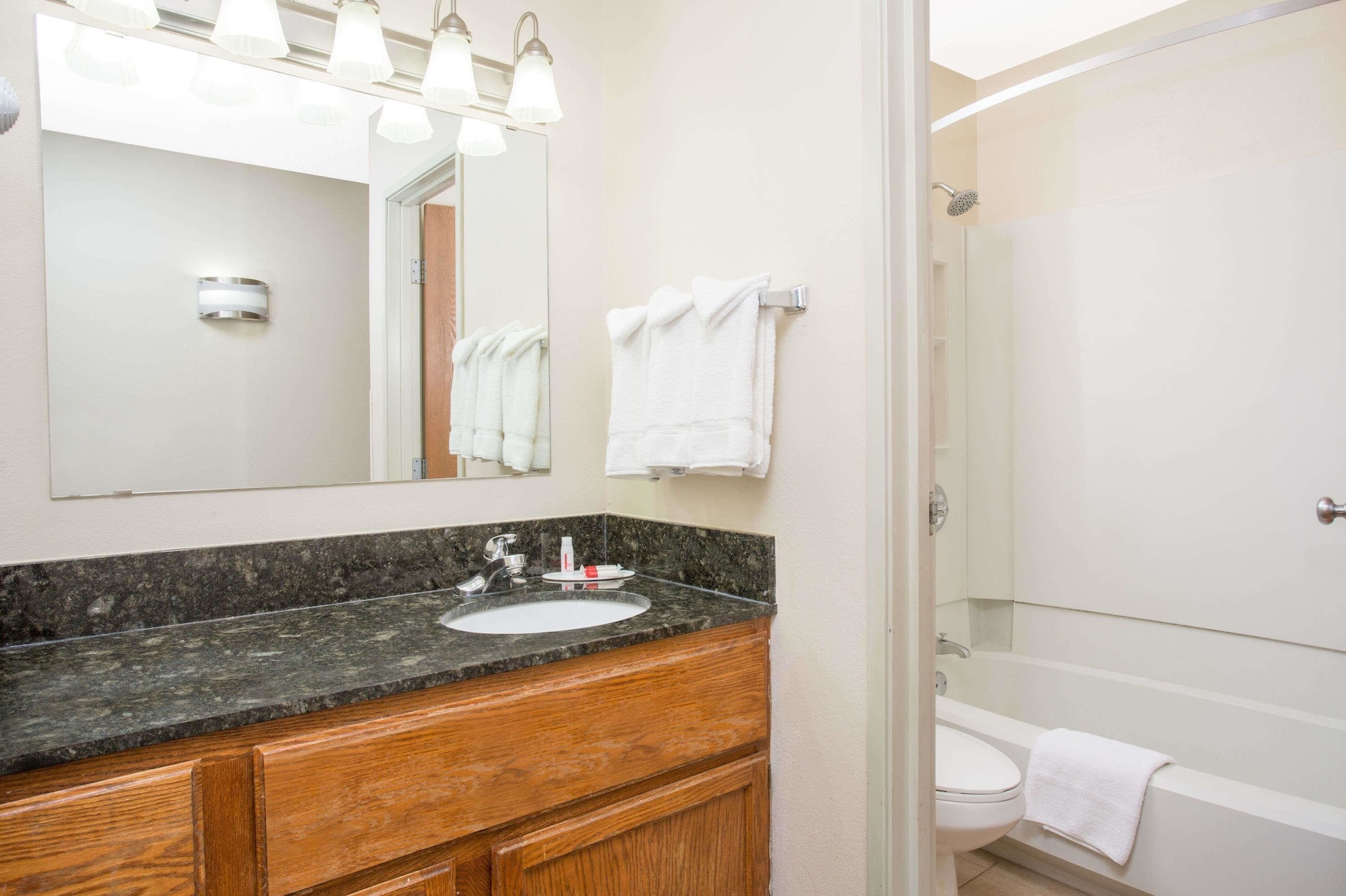 Days Inn by Wyndham Silverthorne - photo 2