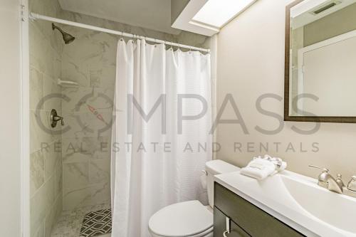 Vista Verde E Hot Days & Cool Nights on Isla del Sol in St. Petersburg, United States