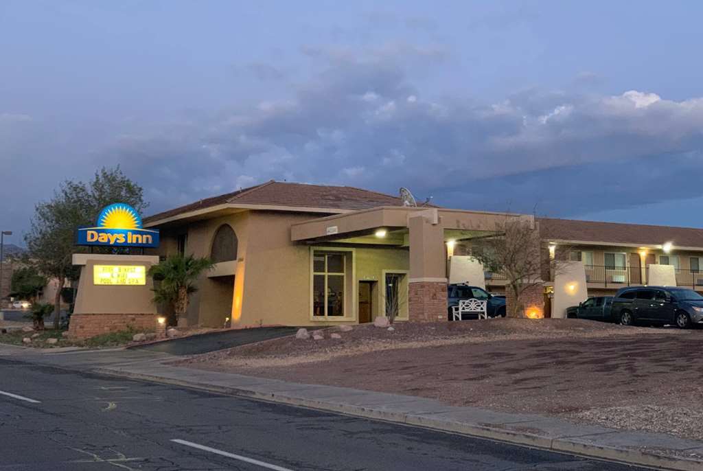 Days Inn by Wyndham Lake Havasu - photo 3