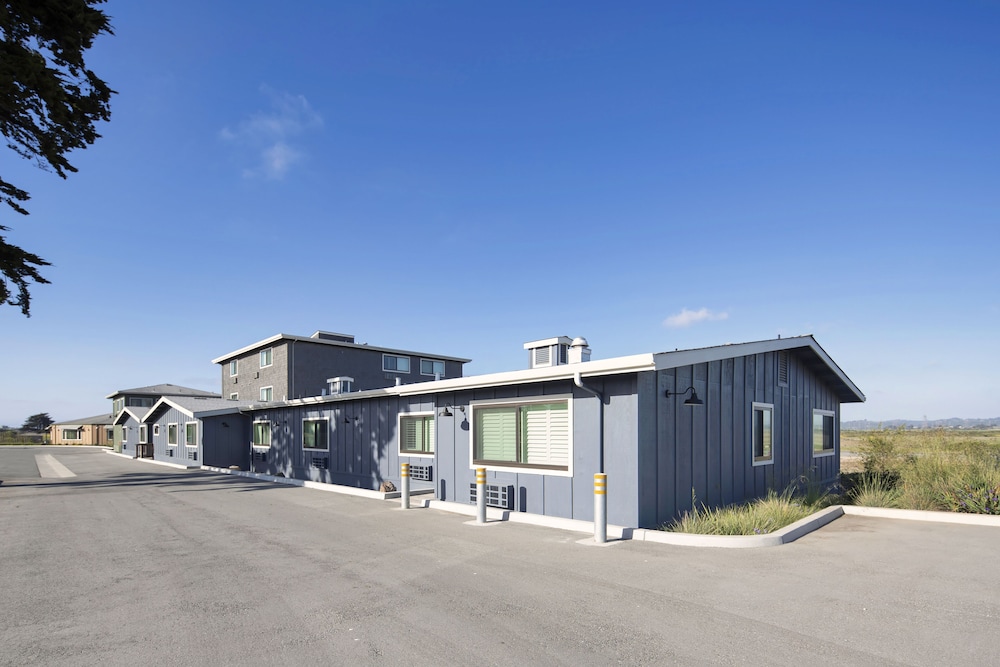 Inn At Moss Landing Point - photo 94