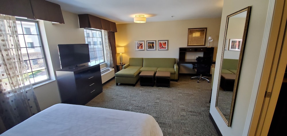 Staybridge Suites Eau Claire Altoona by IHG - photo 21