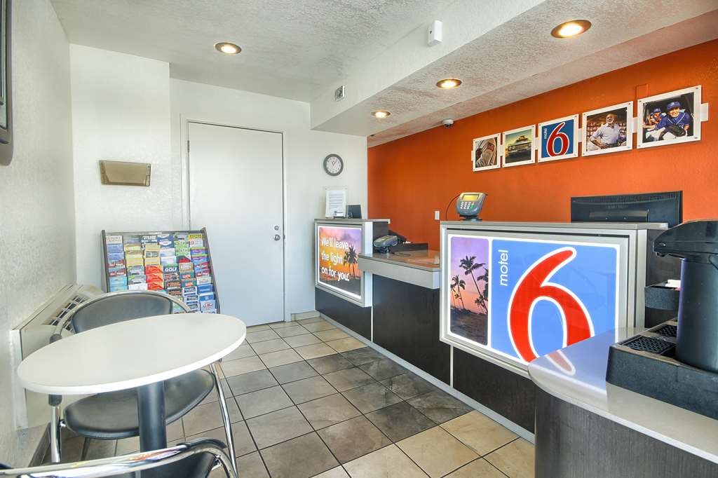 Motel 6 Fresno CA Blackstone North - photo 20