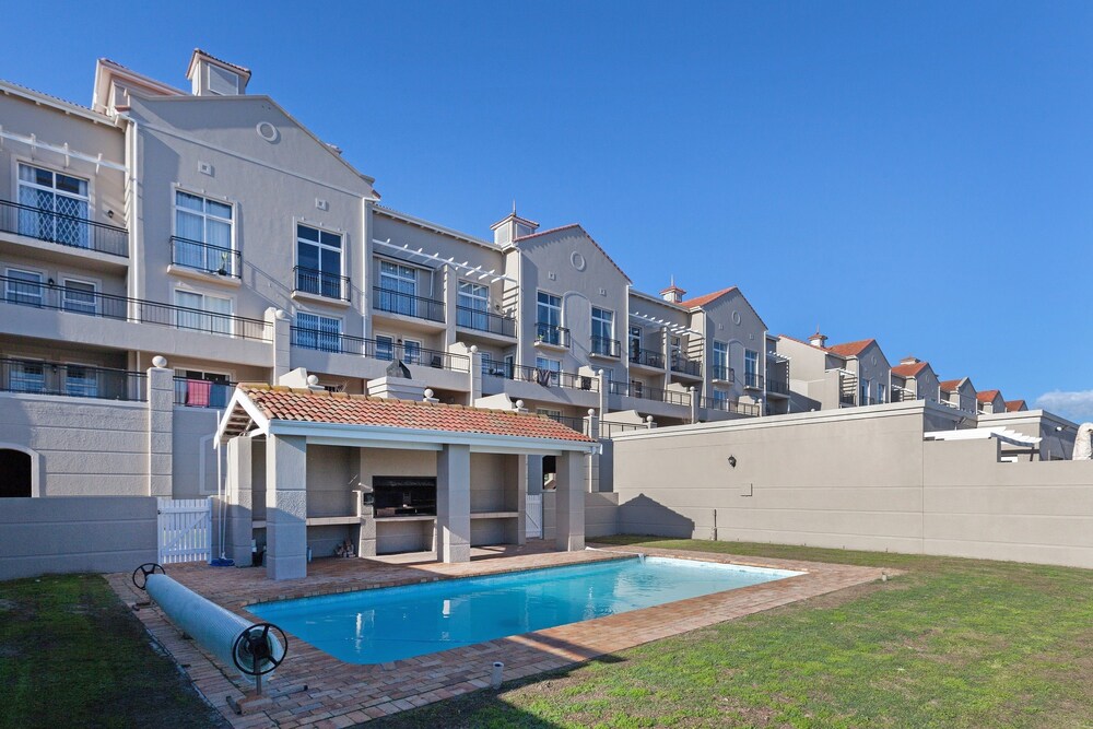 Century on Lake Apartments