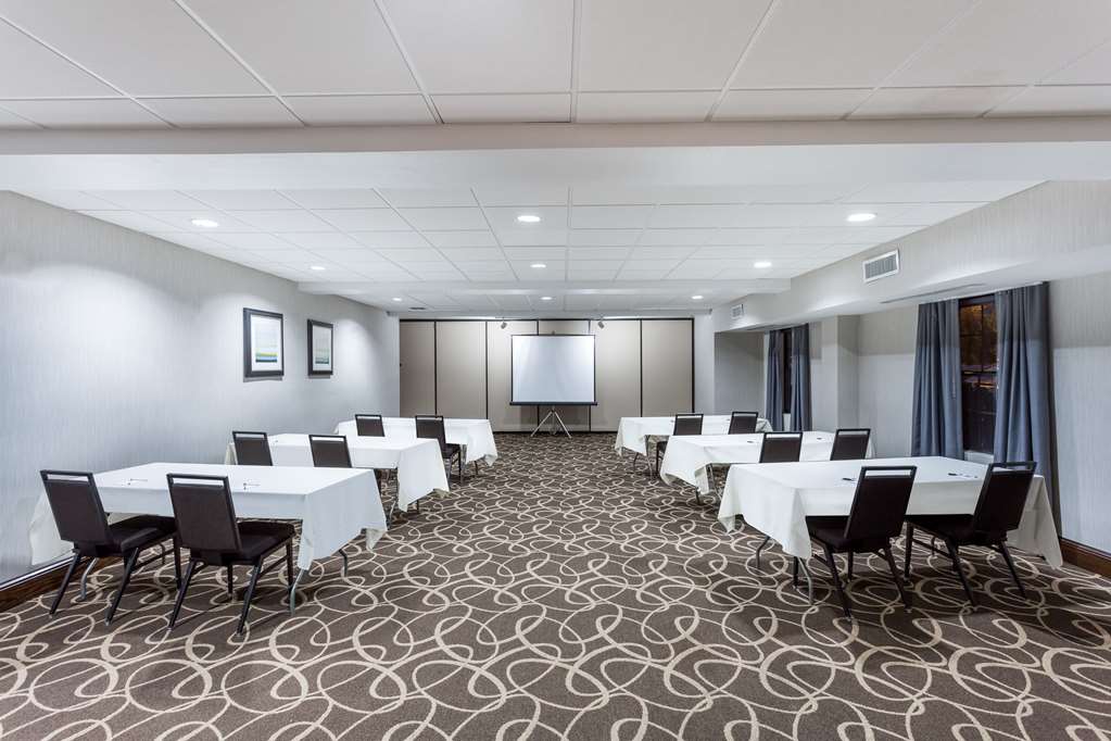 Wingate by Wyndham High Point Greensboro Airport South - photo 10