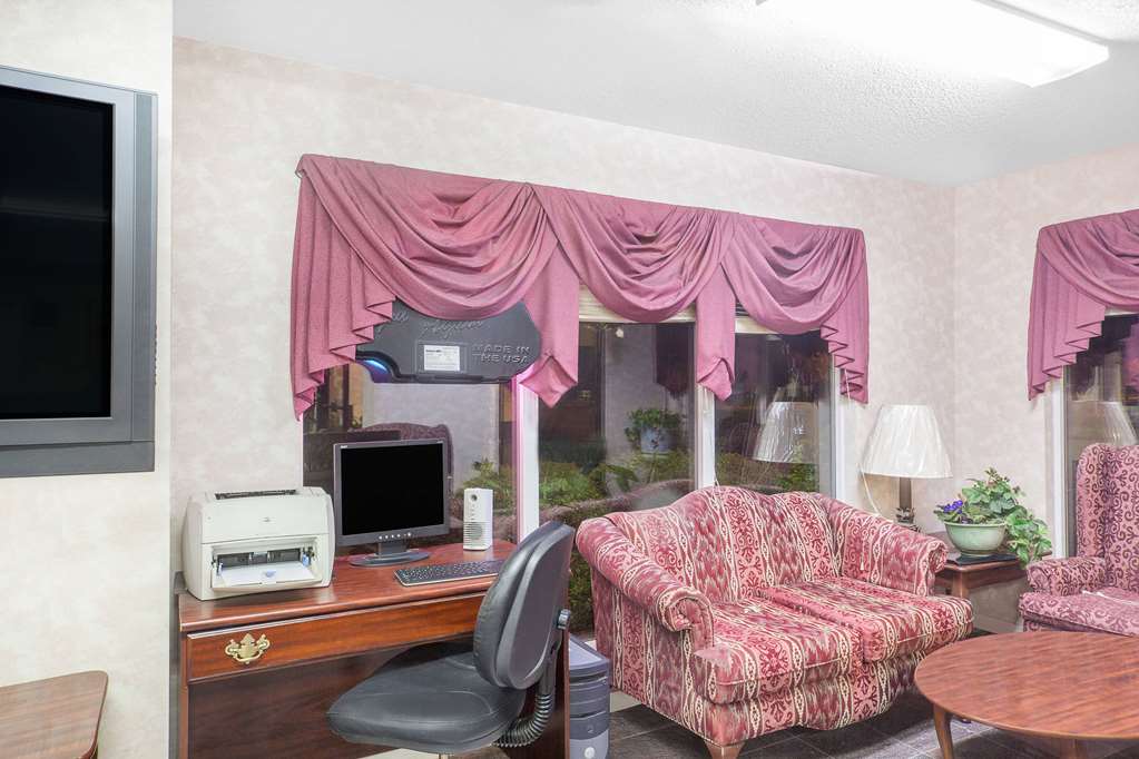 Super 8 by Wyndham Decatur Priceville - photo 15