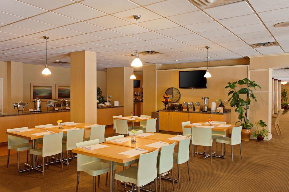 Hilton Garden Inn LAX Los Angeles Airport - photo 9