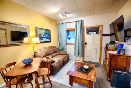 Cozy Basement Apartment Executive Retreat — 4-Star Luxury Hotel in Fairbanks, United States