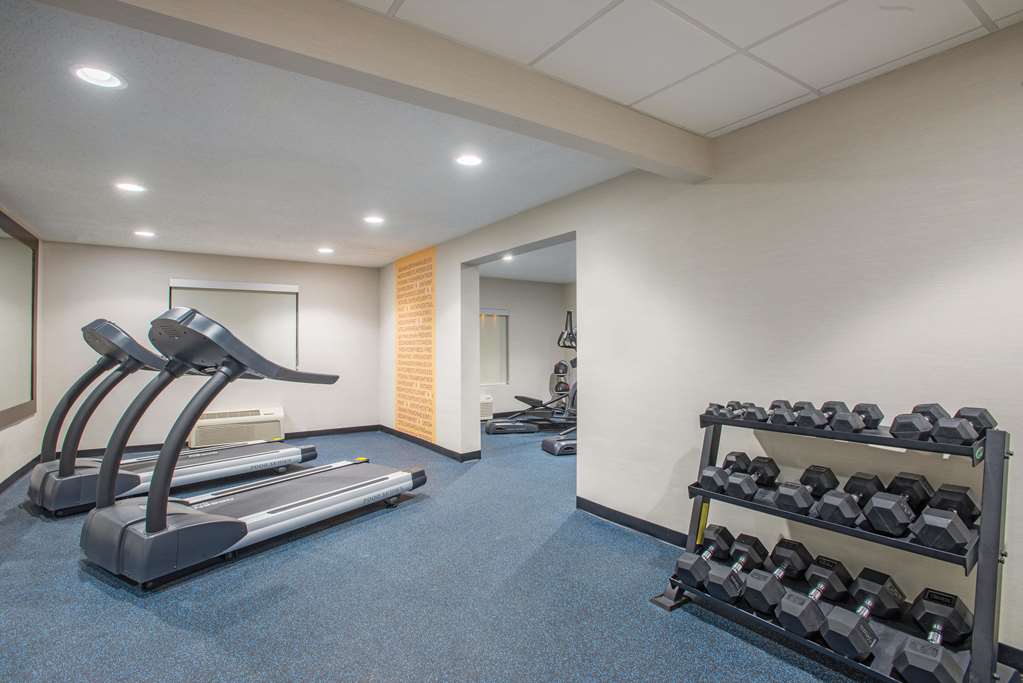 La Quinta Inn & Suites by Wyndham DC Metro Capital Beltway - photo 24