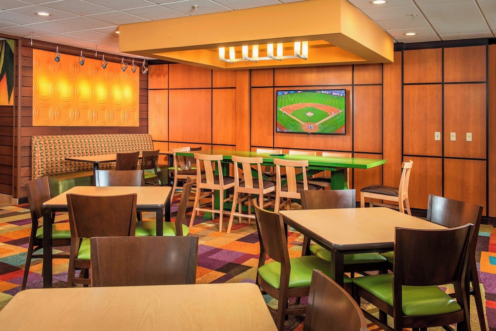 Fairfield Inn & Suites by Marriott Frederick - photo 18