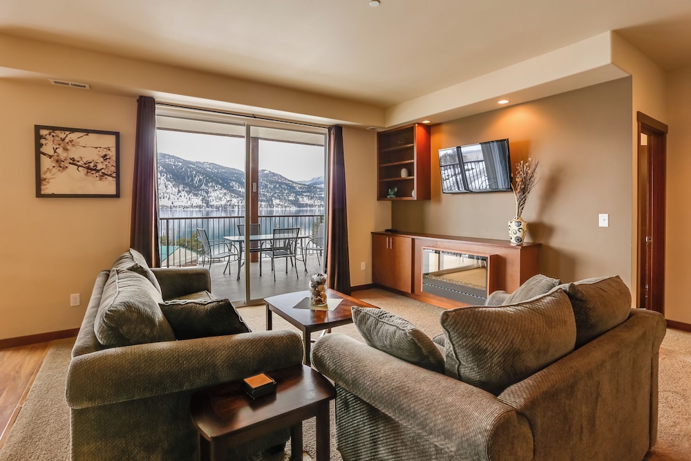 Alluring Manson Lakeside Condo W Shared Pool 17404818 — Manson