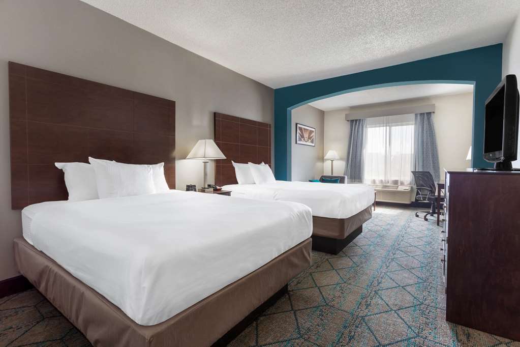 La Quinta Inn & Suites by Wyndham Columbus West Hilliard - photo 18