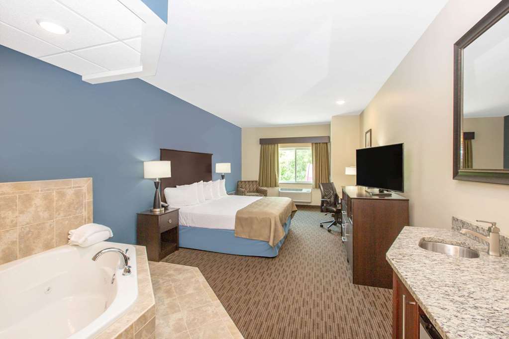 AmericInn by Wyndham Humboldt - photo 18