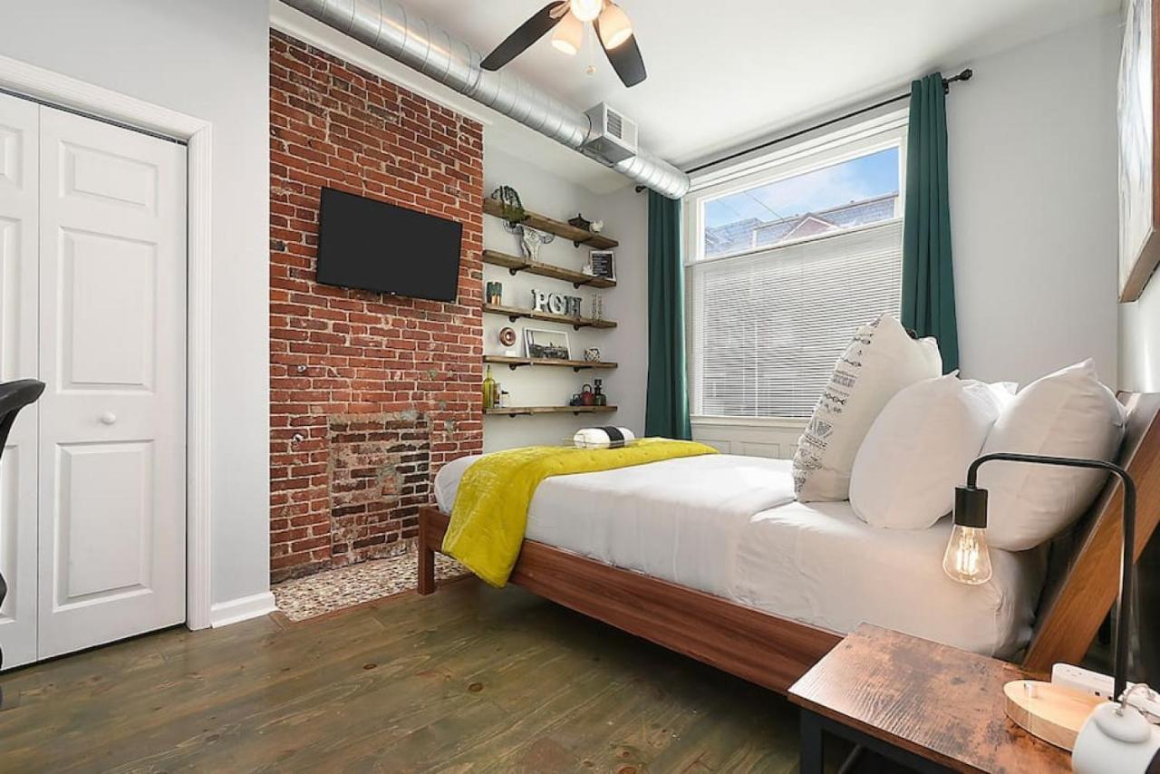 HostWise Stays The James Apt 1 Patio Free Street Parking — 4-Star Luxury Hotel in Pittsburgh, United States