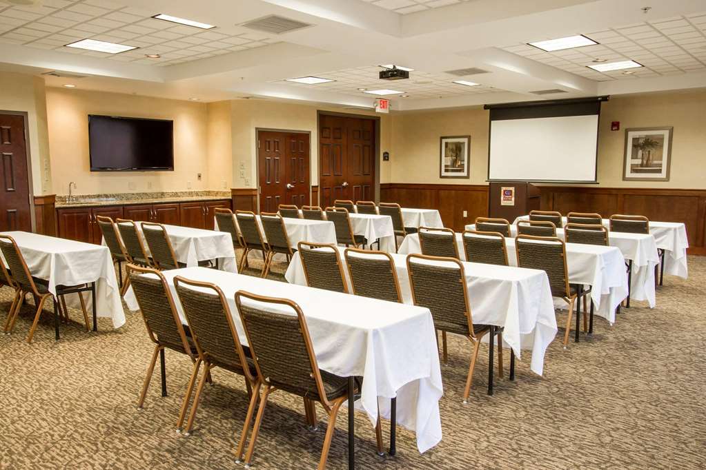 Comfort Suites Grand Rapids North - photo 33