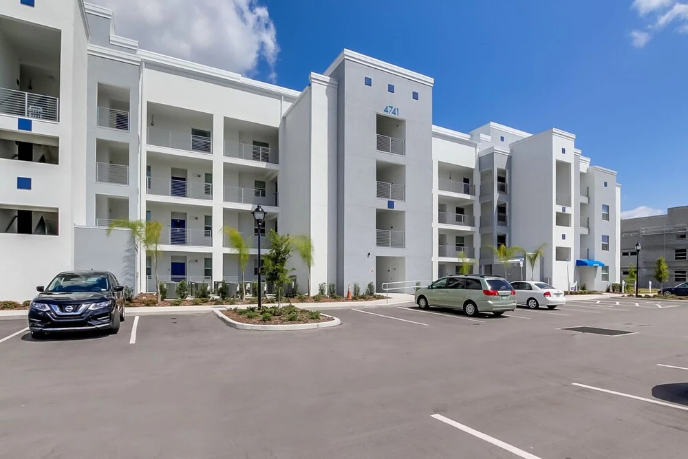 4741ct Unit101 Amazing Story Lake Brand New Condo — 4-Star Luxury Hotel in Kissimmee, United States