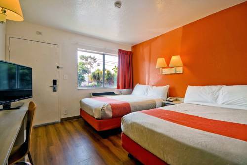 Travelodge By Wyndham Pompano Beach - photo 6