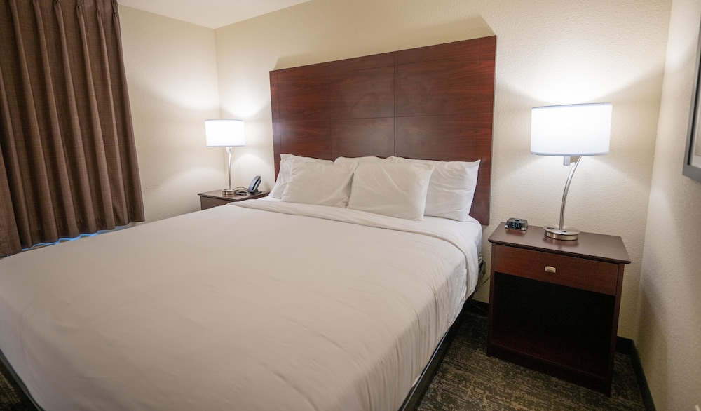 Cobblestone Hotel & Suites Lamar - photo 32