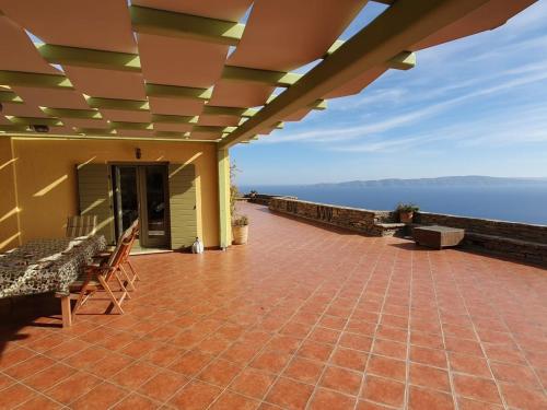 Breathtaking seaview villa in a serene scenery — 4-Star Luxury Hotel in Kea, Greece