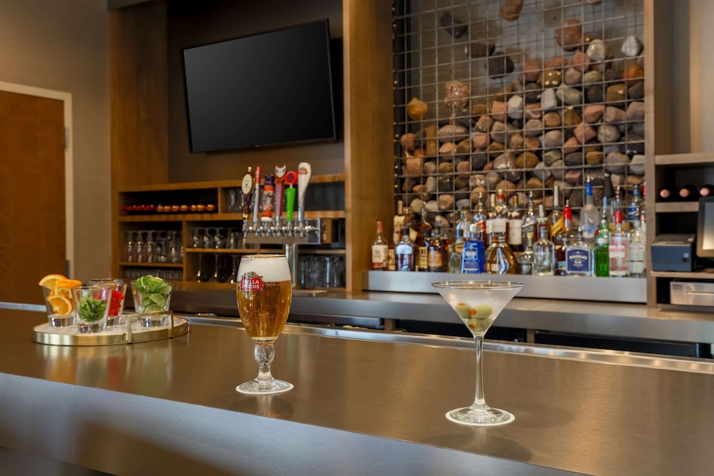 DoubleTree by Hilton Evansville - photo 57