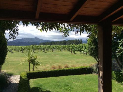 Straw Lodge — 5-Star Luxury Hotel in Blenheim, New Zealand